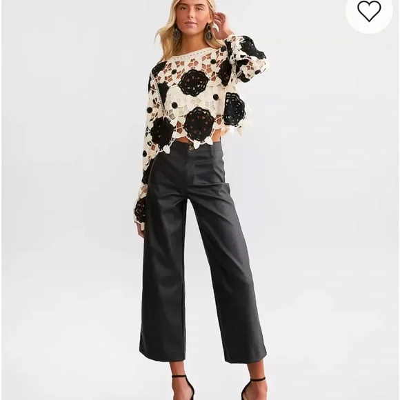 C29- Luxe Women’s Large Luxe Black and Cream Floral Crochet Blouse - Picture 5 of 9